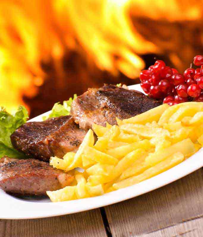 تصویر لارج فرمت از استیک و سیب زمینی