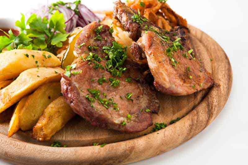 عکس لارج فرمت از استیک و سیب زمینی