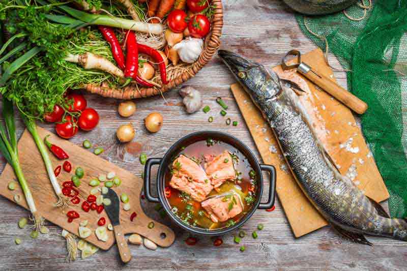 عکس با کیفیت از خوراک ماهی و سبزی