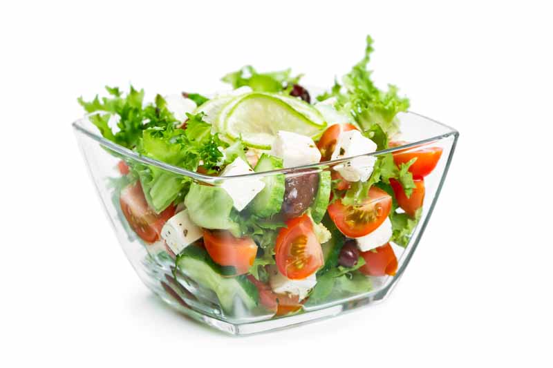 عکس با کیفیت از کاسه شیشه ای و سالاد
