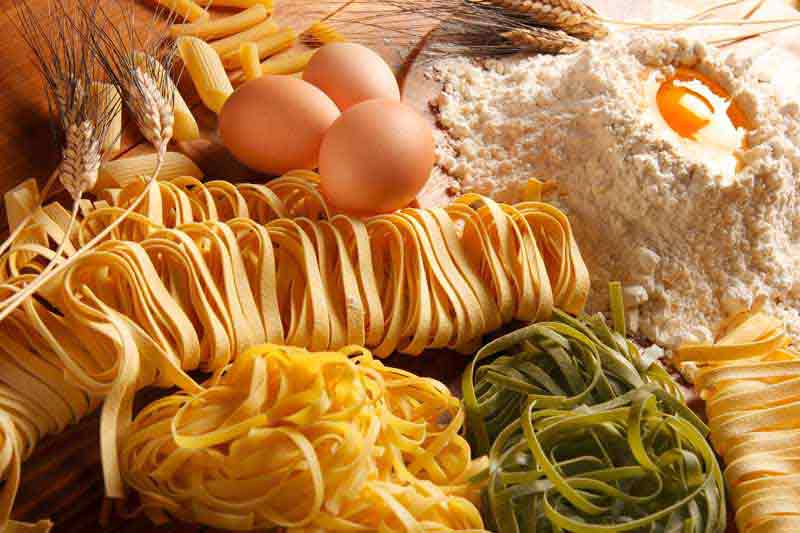 عکس با کیفیت از ماکارونی و تخم مرغ