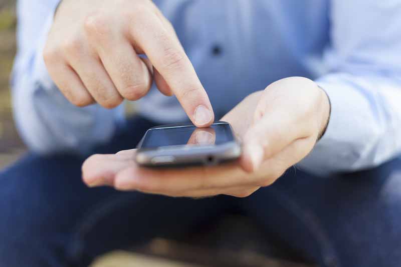 دانلود تصویر زیبا از موبایل در دست