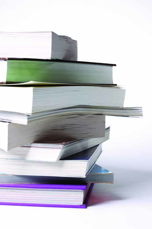 تصویر زیبا از ردیف نامرتب کتاب ها