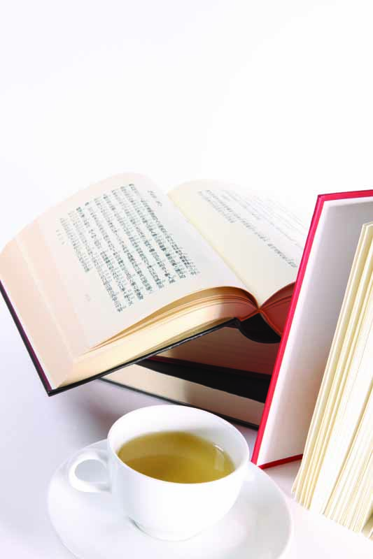 تصویر زیبا از قهوه و کتاب چینی