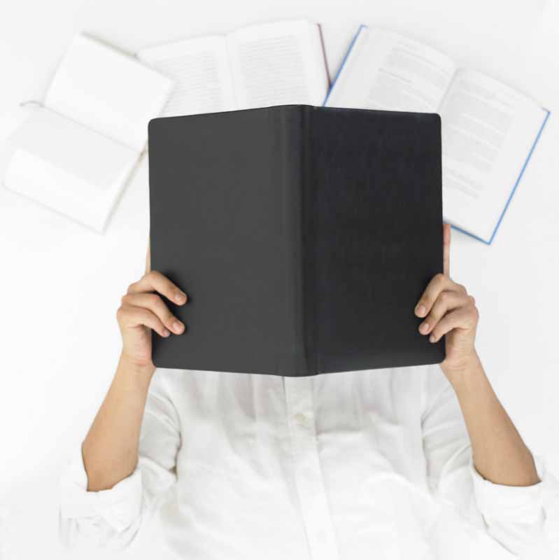 تصویر لارج فرمت از کتابخوانی