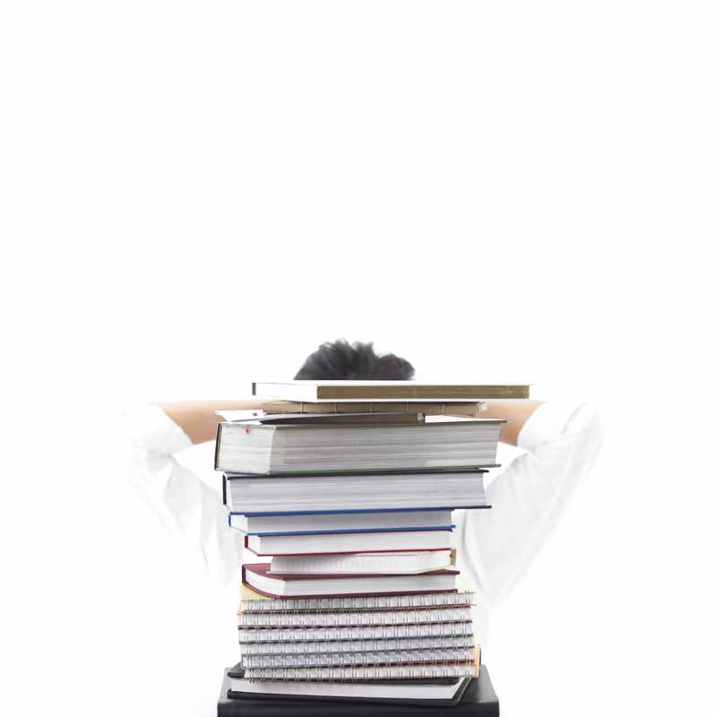 تصویر لارج فرمت از ماندن در پشت کتاب