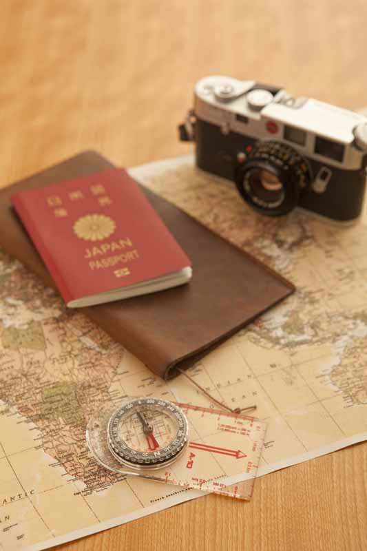 دانلود تصویر از گذرنامه و دوربین