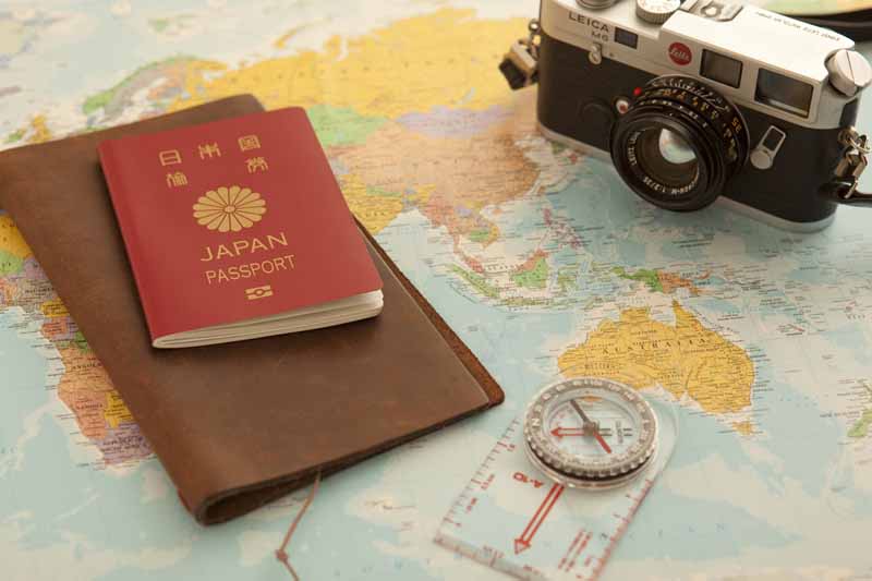 دانلود تصویر از گذرنامه و قطب نما