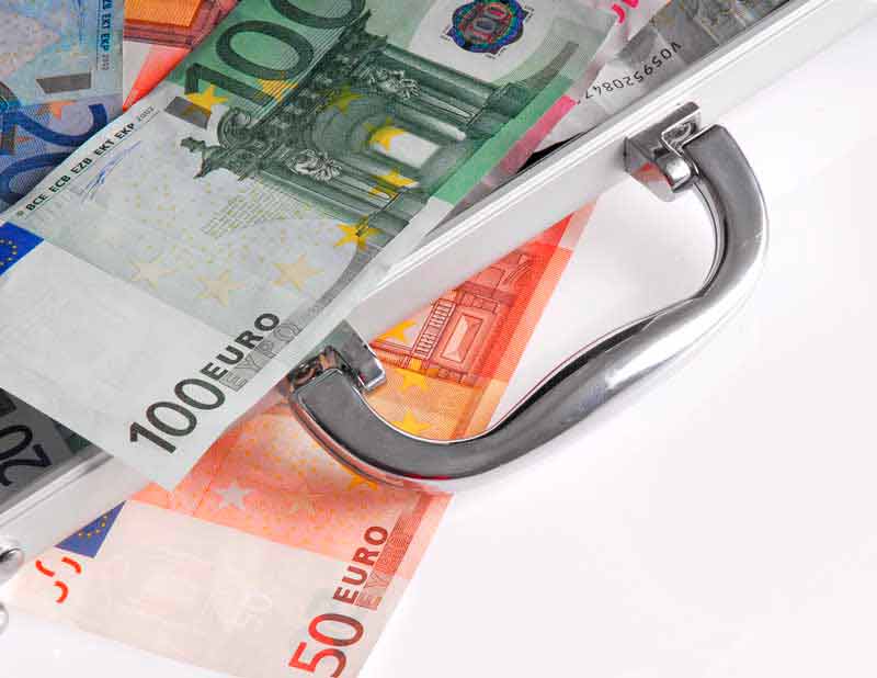عکس با کیفیت از اسکناس های 100 و 50 یورو