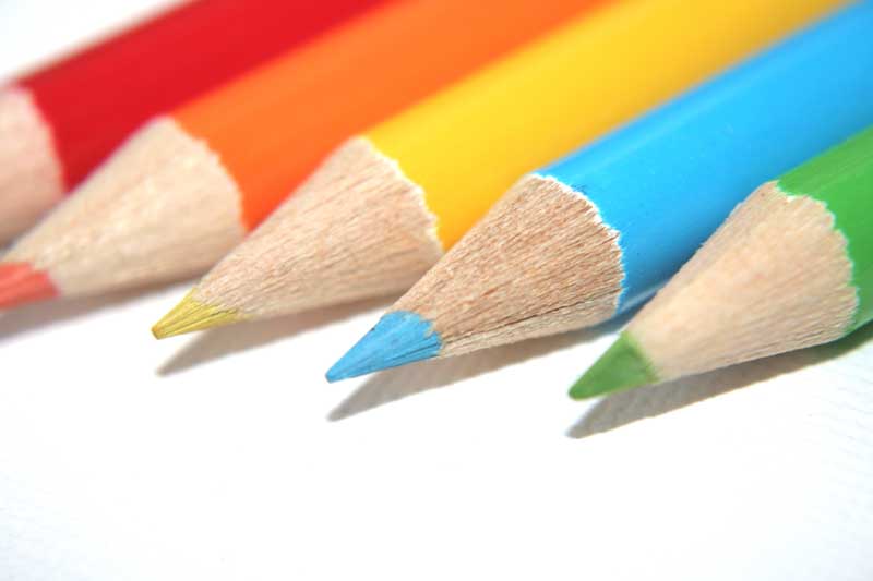 عکس زیبا از پنج عدد مداد رنگی
