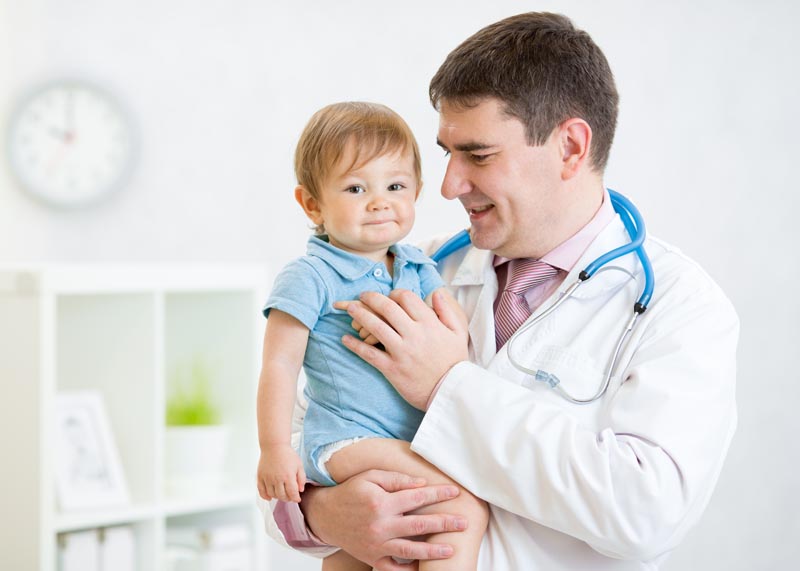 عکس لارج فرمت از کودک و پزشک